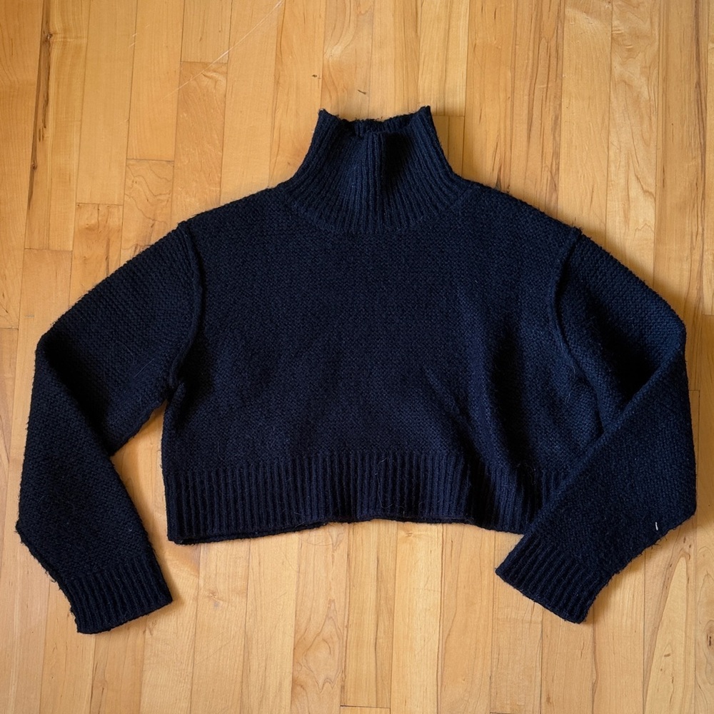 Elodie black crop sweater